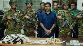 গভীর রাতে সাবেক স্বরাষ্ট্রমন্ত্রীর বাসায় তল্লাশি, যা পাওয়া গেল