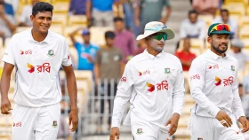 চা বিরতির আগে আরও ৩ উইকেট