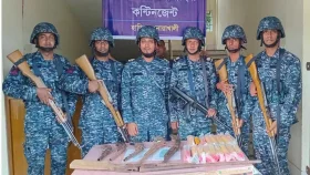 নৌবাহিনীর অভিযানে আগ্নেয়াস্ত্র উদ্ধার ও মাদক কারবারি আটক