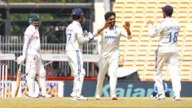 বাংলাদেশ অলআউট ১৪৯ রানে, ফলোঅন না করিয়ে ব্যাটিংয়ে ভারত