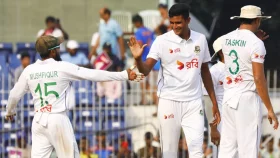 ৩০৮ রানে পিছিয়ে বাংলাদেশ