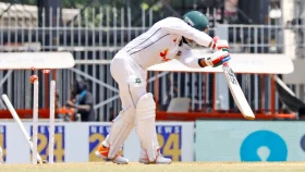 দ্রুত উইকেট হারানোর চাপ নিয়ে বিরতিতে বাংলাদেশ