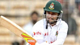 এলোমেলো বোলিং, স্ট্র্যাপ কামড়ে ব্যাটিং, কতটা অসুস্থ সাকিব?