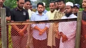 শহীদ শ্রাবণের কবর জিয়ারত করলেন উপদেষ্টা নাহিদ
