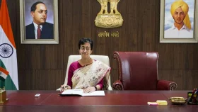 কেন কেজরিওয়ালের চেয়ারে বসলেন না মুখ্যমন্ত্রী আতিশী