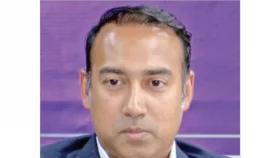 সভাপতির চেয়ারে চোখ তাবিথের