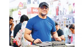 নজরুল একটি সমুদ্রের নাম যেখানে সব নদী এসে মেশে