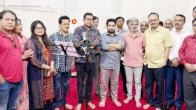 উপদেষ্টা নাহিদের উপস্থিতিতে রেকর্ড হলো মনির খানের গান