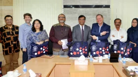 নতুন ছাত্রীনিবাস নির্মাণে মার্কিন সহায়তা চাইলেন উপাচার্য