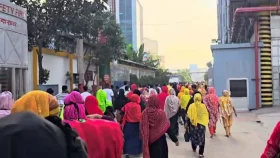 খুলেছে পোশাক কারখানা, স্বস্থি নিয়ে কাজে শ্রমিকরা &nbsp;