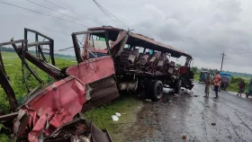 মানিকগঞ্জে মিনিবাস-ট্রাকের মুখোমুখি সংঘর্ষে নিহত ৩