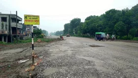 পুরোনো খোয়ায় মেহেরপুর-কুষ্টিয়া আঞ্চলিক মহাসড়ক নির্মাণ
