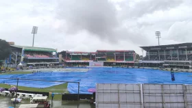 বৃষ্টিতে দ্বিতীয় দিনের খেলা শুরু হতে দেরি