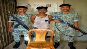 উখিয়ায় অস্ত্রসহ রোহিঙ্গা সন্ত্রাসী আটক