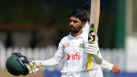 স্রোতের বিপরীতে মুমিনুলের সেঞ্চুরি