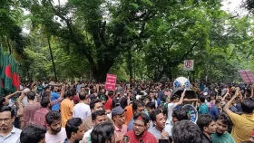 যমুনার সামনে ৩৫ প্রত্যাশীদের অবস্থান, স্লোগান