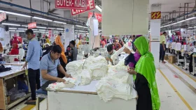 আশুলিয়ায় কাজে যোগ দিয়েছেন শ্রমিকরা