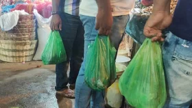 পলিথিন বন্ধের পক্ষে একমত, কিন্তু বিকল্প কী?