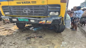 দাঁড়িয়ে থাকা ভ্যানে কাভার্ডভ্যানের ধাক্কা, নিহত ২
