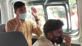 পরীক্ষা দিতে এসে তোপের মুখে দুই ছাত্রলীগ নেতা, পুলিশে সোপর্দ