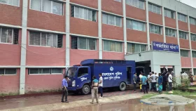 গজারিয়ায় রাতভর পুলিশের অভিযান, আটক আওয়ামী লীগের পাঁচ কর্মী