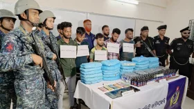 ভোলায় নৌবাহিনীর অভিযানে মাদকদ্রব্যসহ ৫ কারবারি আটক