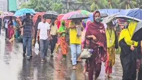 বৃষ্টিকে উপেক্ষা করে শ্রমিকদের কাজে যোগদান, বন্ধ ২৫ কারখানা