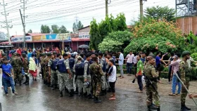 গাজীপুরে দুই কারখানার শ্রমিকদের মধ্যে অসন্তোষ, হামলা-ভাঙচুর