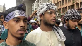 মাথায় কালো পতাকা, মিছিল থেকে ৩ জন আটক