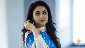 মঞ্চ ভেঙে আহত অভিনেত্রী প্রিয়াঙ্কা