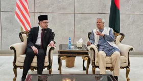 মালয়েশিয়ার প্রধানমন্ত্রীর সঙ্গে প্রধান উপদেষ্টার একান্ত বৈঠক