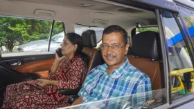 মুখ্যমন্ত্রী পদের পর সরকারি বাসভবনও ছাড়লেন কেজরীওয়াল