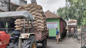 কোটি টাকার চাল আত্মসাত করে খাদ্য কর্মকর্তা উধাও