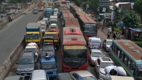 রাজধানীর সাইনবোর্ড এলাকায় অসহনীয় যানজট