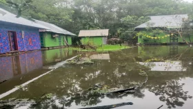 পানিবন্দিতে ঘরে নেই খাবার, ৯৯৯- এ কল