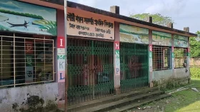 স্কুলে হাজির এসিল্যান্ড, আসেননি কোনো শিক্ষক