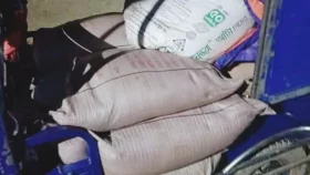 পরশুরামে ১৫ বস্তা ভারতীয় চিনিসহ আটক ৩