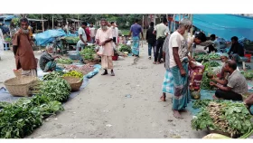 সবজির বাজারে আগুন