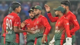 ৪৮ বলে ১০৮ রানের ঝড় থামালেন মোস্তাফিজ