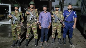 ব্যবসায়ীকে জিম্মি রেখে চাঁদা দাবি, ছাত্রদল নেতা আটক