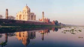 যমুনার পলি সরালে ঝুঁকিতে পড়বে তাজমহল