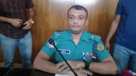 পূজা উদযাপন কমিটির আমন্ত্রণে গান গেয়েছিলেন শিল্পীরা