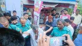 পূজা মণ্ডপের ব্যানার ছিঁড়ে &lsquo;মানসিক প্রতিবন্ধী&rsquo; আটক