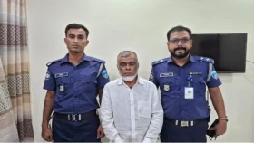 সাবেক গৃহায়ণমন্ত্রীর ক্যাশিয়ার গ্রেপ্তার