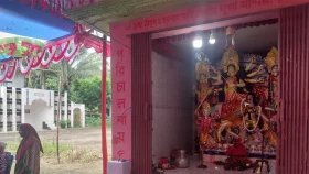 ৫৪ বছর ধরে একই আঙিনায় চলছে নামাজ ও পূজা