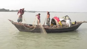আজ মধ্যরাত থেকে ২২ দিন ইলিশসহ সব ধরণের মাছ ধরা নিষিদ্ধ