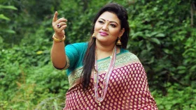 অজ্ঞাত স্থান থেকে গান গাইলেন মমতাজ