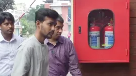 হঠাৎ মিরপুরে ক্রীড়া উপদেষ্টা আসিফ