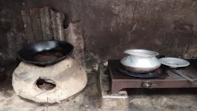 গ্যাসের অভাবে জ্বলছে না চুলা