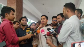 রোগীদের বেডশিটের পরিবর্তে পেপার দেওয়ার অভিযোগ